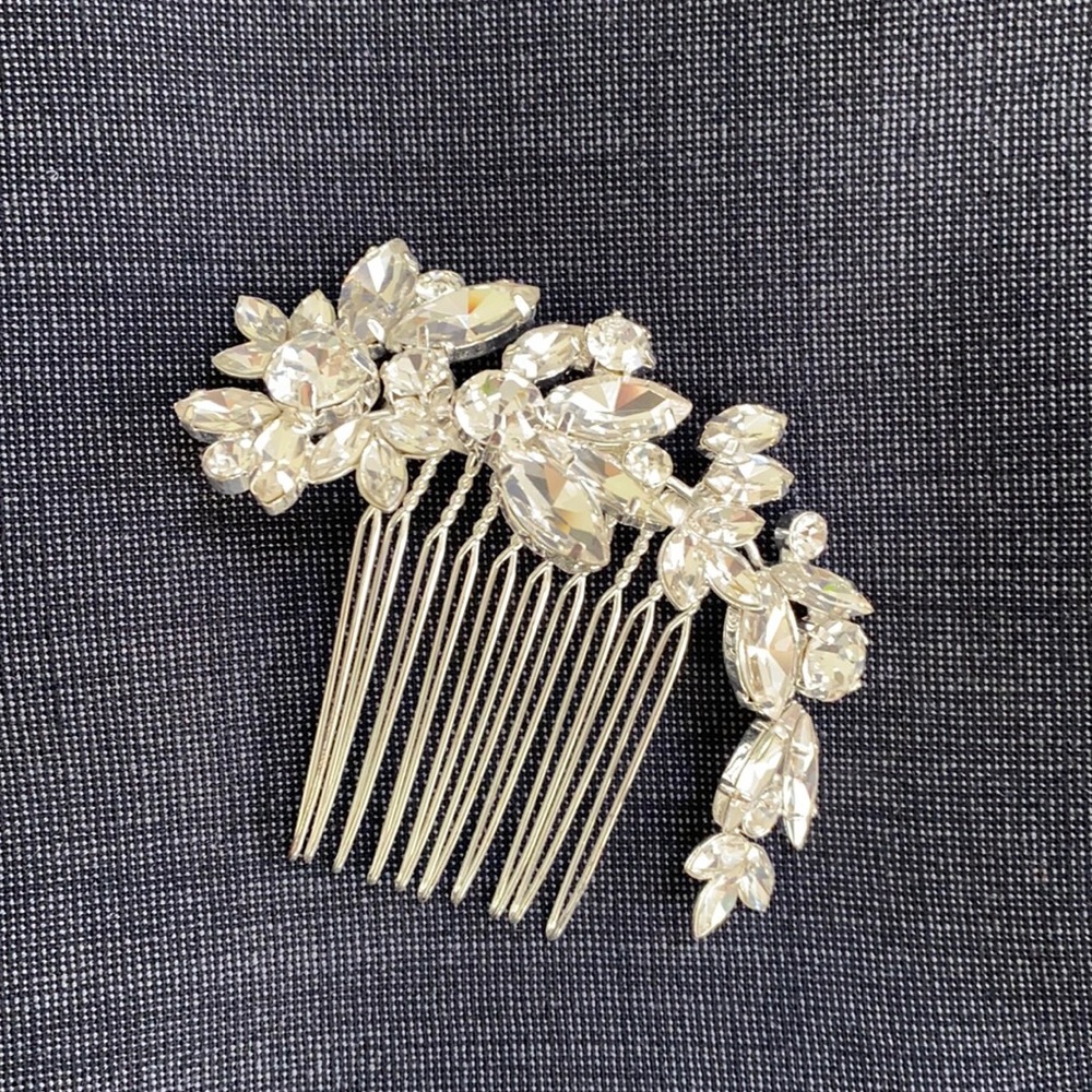 Brides and Hairpins Cameo Comb